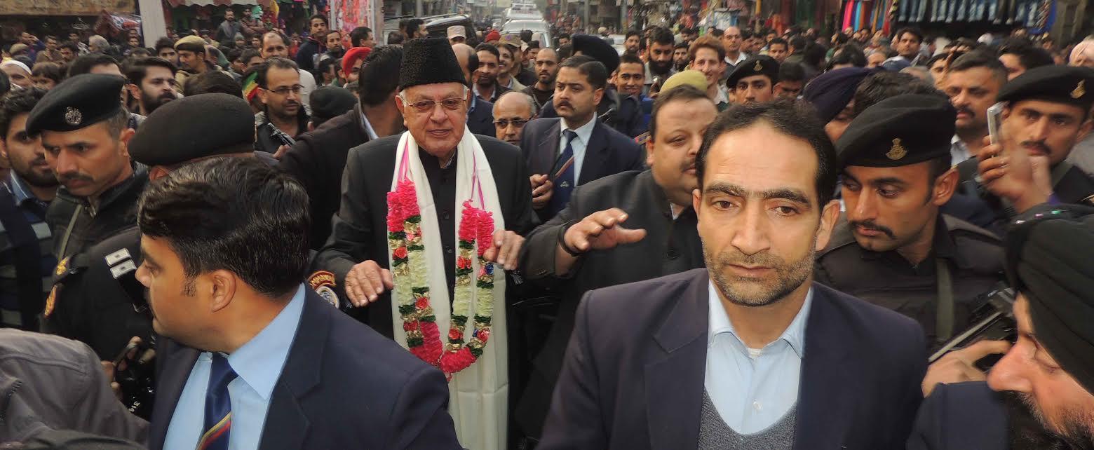 Farooq in Jammu’s heritage Kanak Mandi; draws crowds